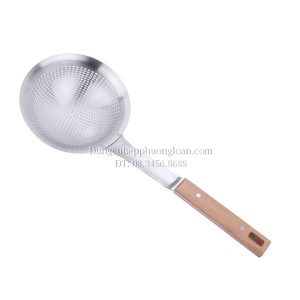 Chao Inox cán gỗ đột lỗ 18cm