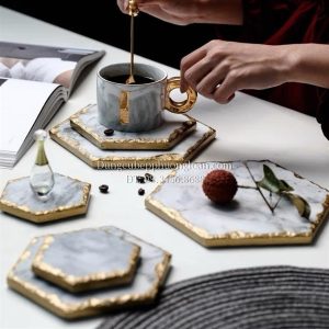 Đĩa đá cẩm thạch vân trắng viền vàng hình lục giác 19.5x17cm