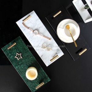 Đĩa đá cẩm thạch vân đen tay cầm màu vàng 30x10cm