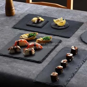 Đĩa đá đen chữ nhật cách điệu 38x20cm