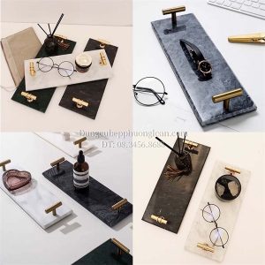 Đĩa đá cẩm thạch vân trắng tay cầm màu vàng 30x12cm
