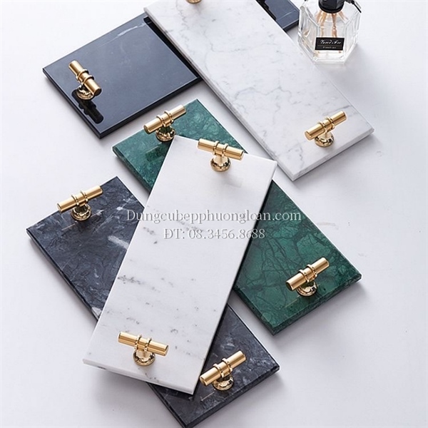 Đĩa đá cẩm thạch vân trắng tay cầm màu vàng 30x12cm